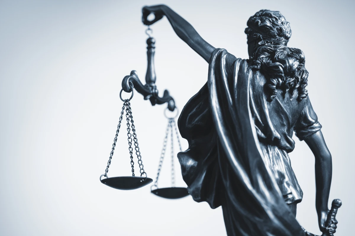 Le droit à un procès équitable face au terrorisme : un défi pour la justice